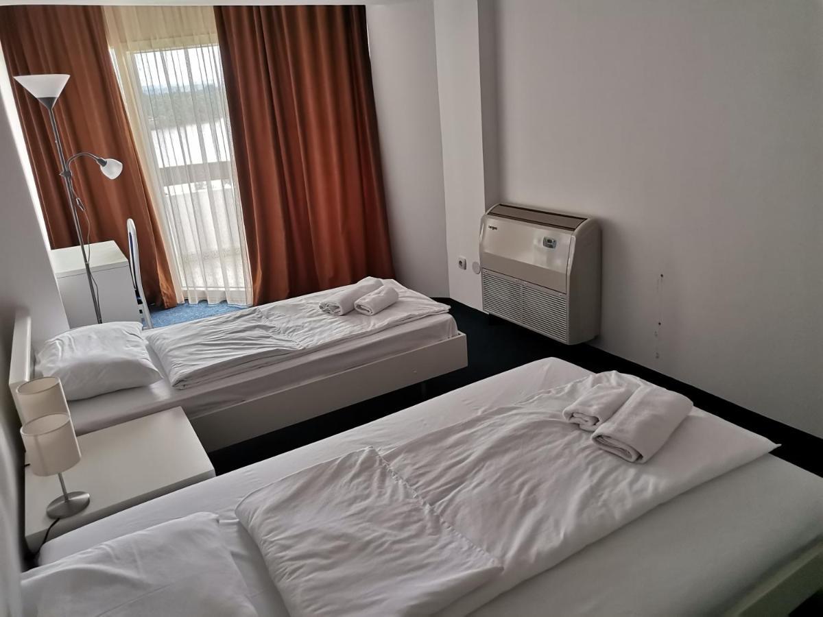 Plaza Hotel Varvarin ภายนอก รูปภาพ