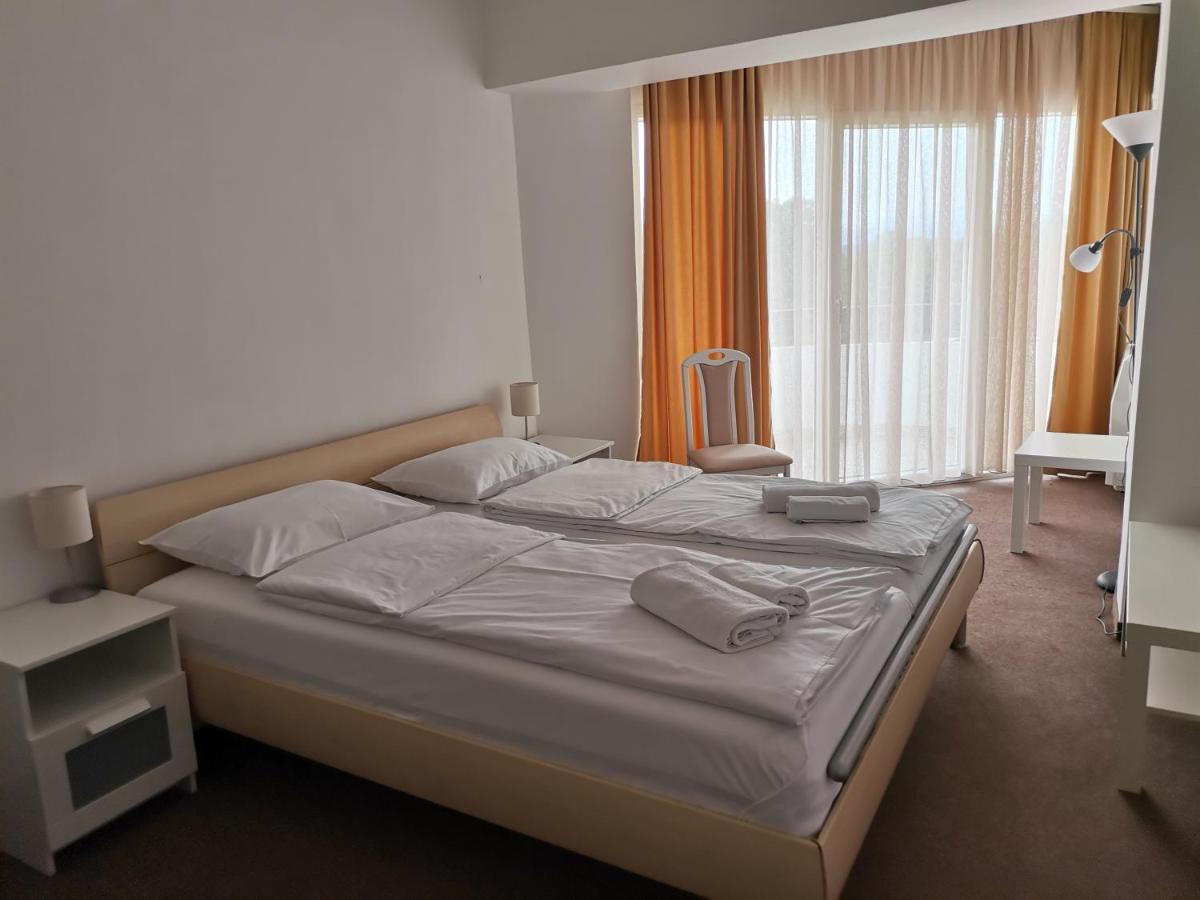 Plaza Hotel Varvarin ภายนอก รูปภาพ