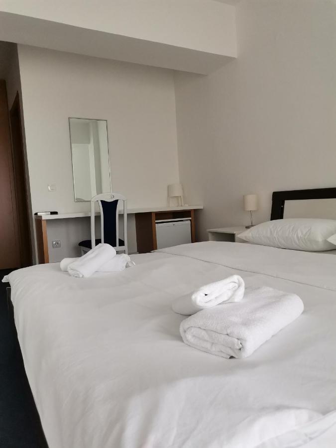Plaza Hotel Varvarin ภายนอก รูปภาพ