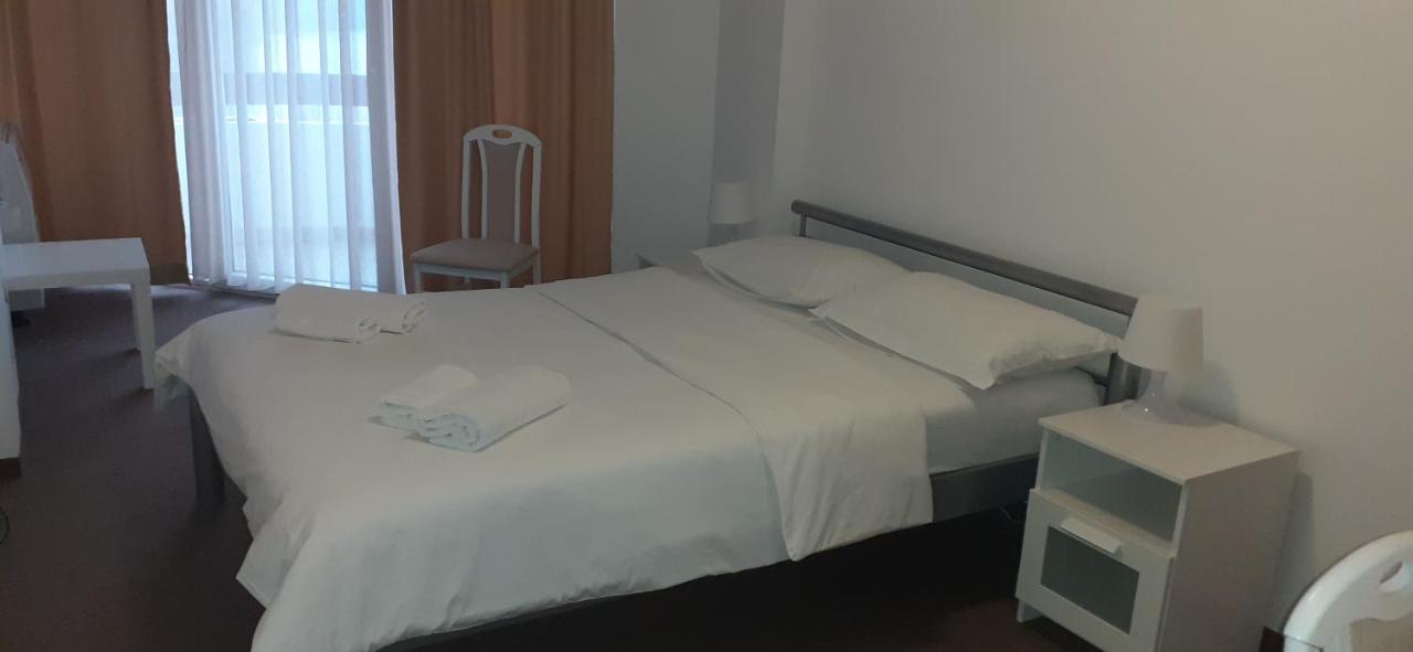 Plaza Hotel Varvarin ภายนอก รูปภาพ